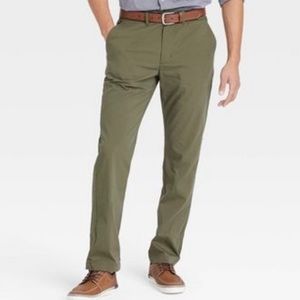 NWOT Men’s Slim-Fit Techno Chino Pant in Olive Green